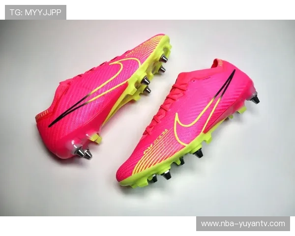 球星是否都穿钢钉足球鞋不同选择背后的原因和影响分析