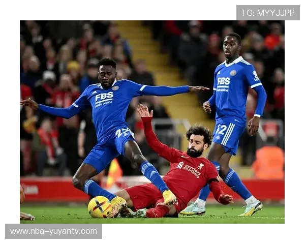 足球星光璀璨，超越荣耀与激情的球场传奇故事