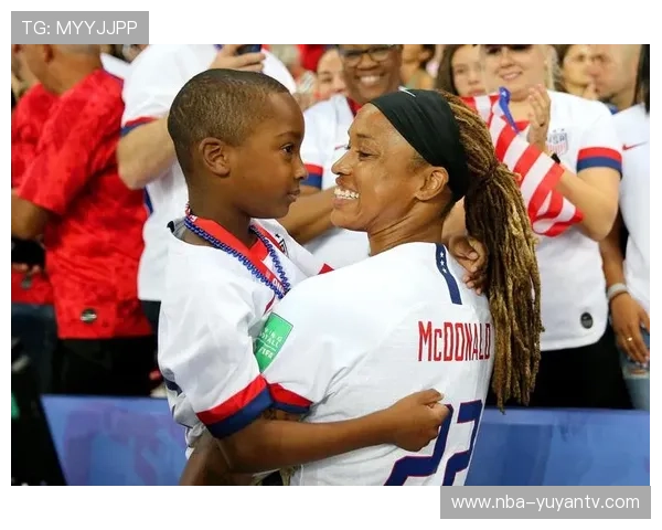 足球明星带娃生活揭秘：家庭与事业平衡的背后故事